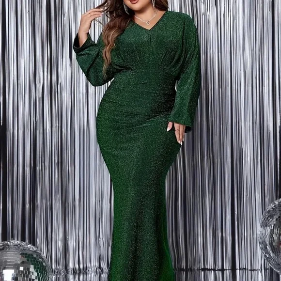 Elegant Green Evening Gown - Picture 3 of 4